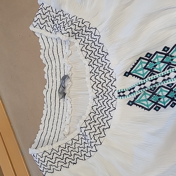 Neiman Marcus Size M White Crepe-y Blouse w/ Navy & Bright Turquoise Embroidery - Picture 14 of 14